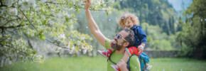 Garda Trentino - Tenno - Papà con bambino | © Alessandro Galvagni