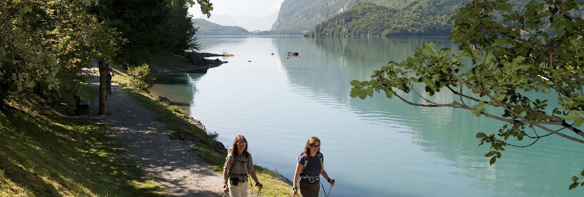 Entspannenden Spaziergang durch den See